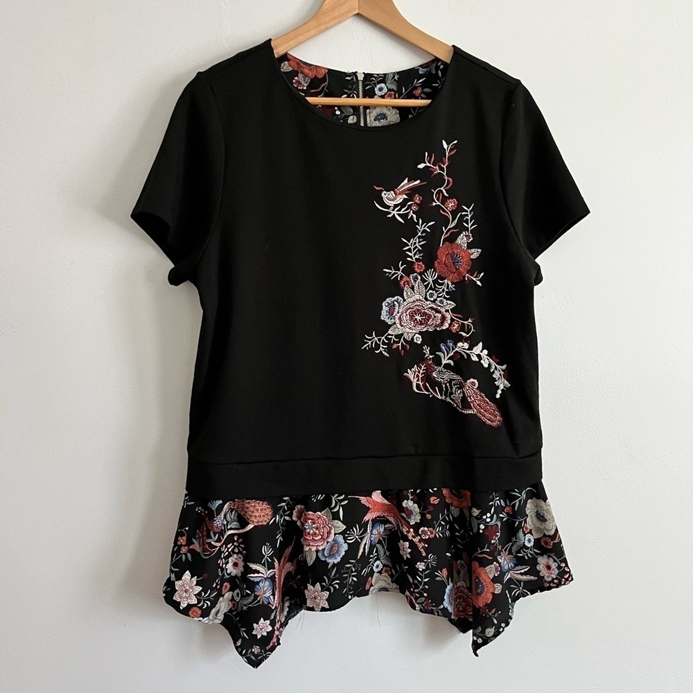 W5 Floral Embroidery Boho Asymmetric Hemline Contrast Top